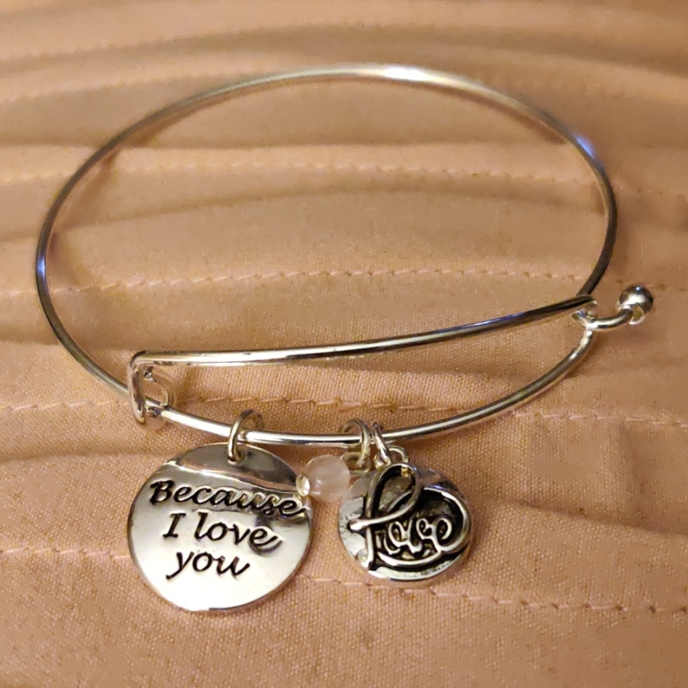 NEW. Precious Charms Bracelet Love Collection